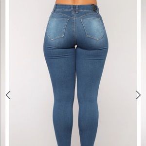 NWT SQUAT LIKE THAT BOOTY LIFTING JEANS Size 1
